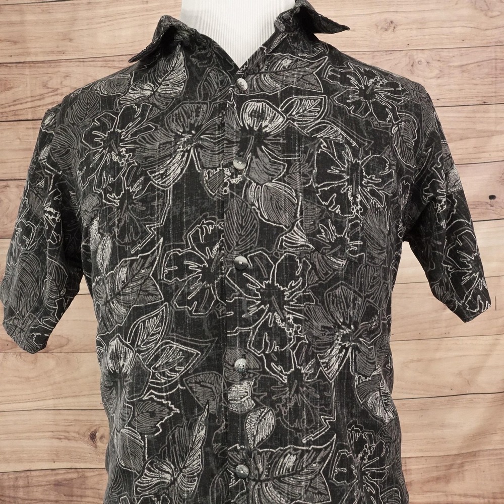 Van Heusen Shirt Mens M Black Floral Short Sleeve Button-Up Hawaiian Tropical